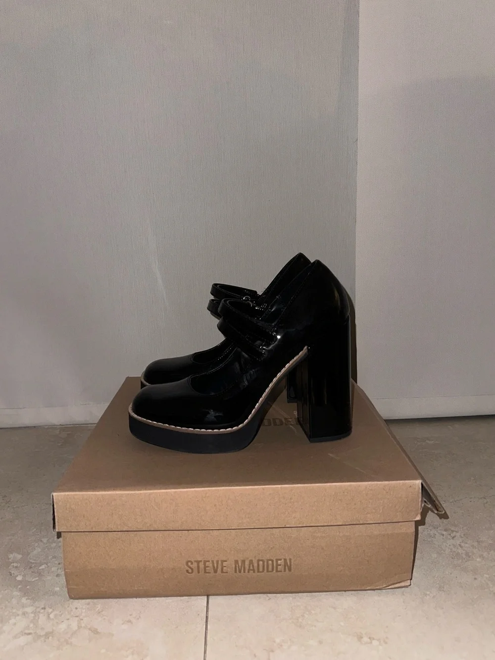 Steve Madden Black Patent Mary Jane Platform Pumps